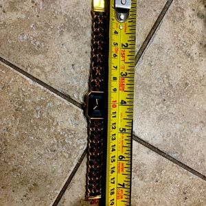 Chanel H0001 gold plated wristwatch womens, it runs properly, no scratches